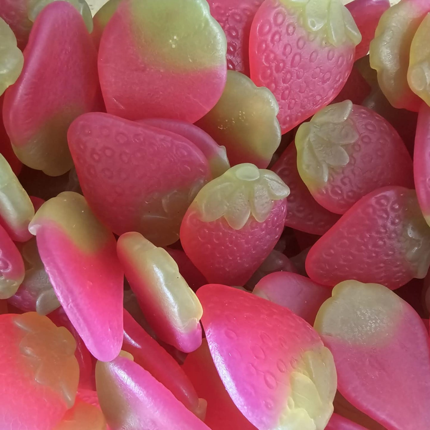 Giant Strawberries (UK) (D.F)
